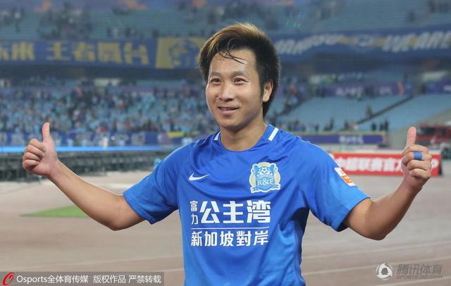 粉嫩白丝jk被啪国产在线