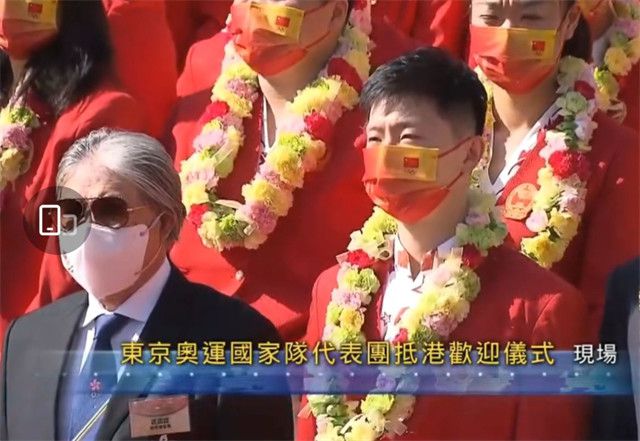 亲吻一个女人